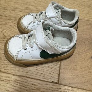 Nike Court Legacy Sneakers